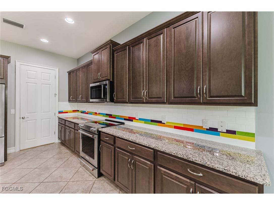 3149 Amadora Circle Cape Coral FL 33909 2025015958 image13