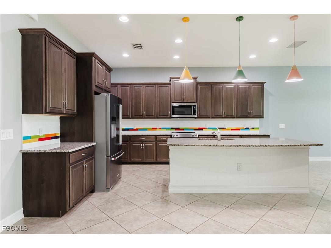 3149 Amadora Circle Cape Coral FL 33909 2025015958 image14