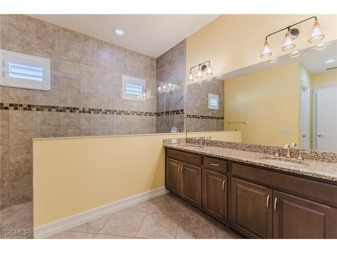 3149 Amadora Circle Cape Coral FL 33909 2025015958 image24