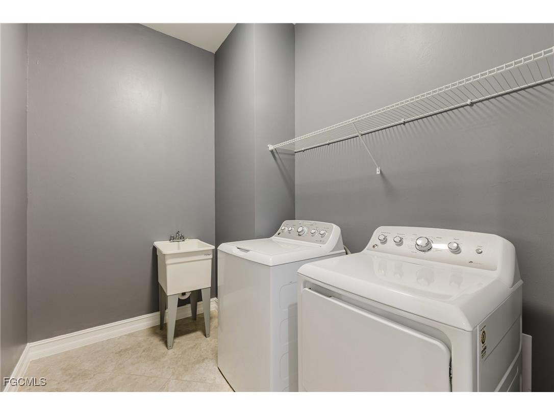 3149 Amadora Circle Cape Coral FL 33909 2025015958 image31