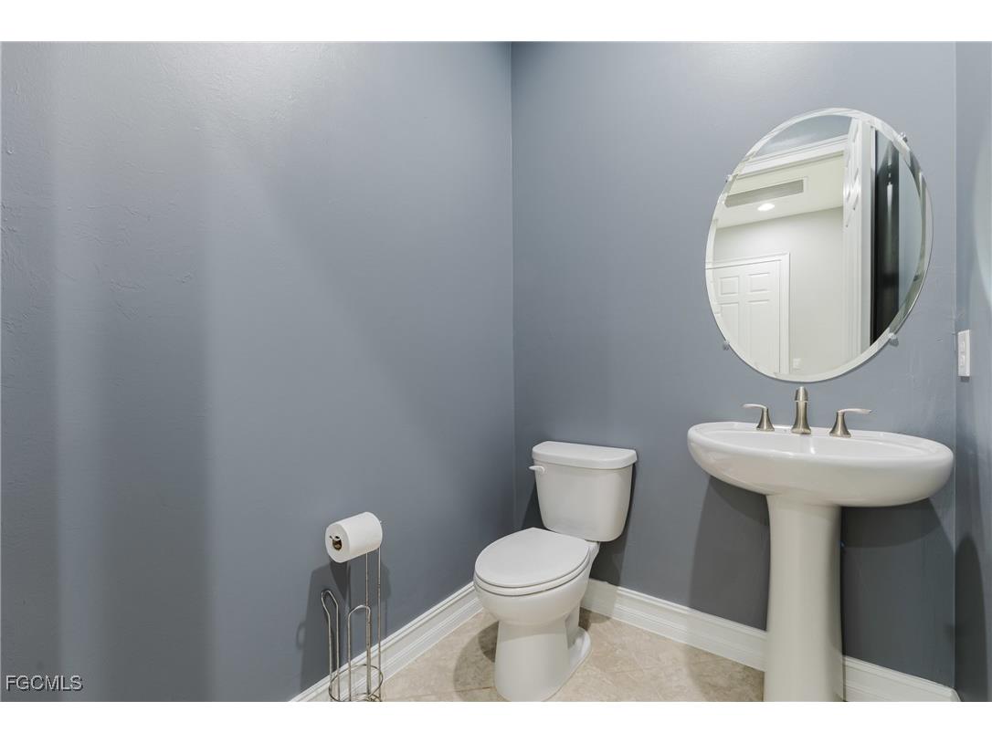 3149 Amadora Circle Cape Coral FL 33909 2025015958 image32