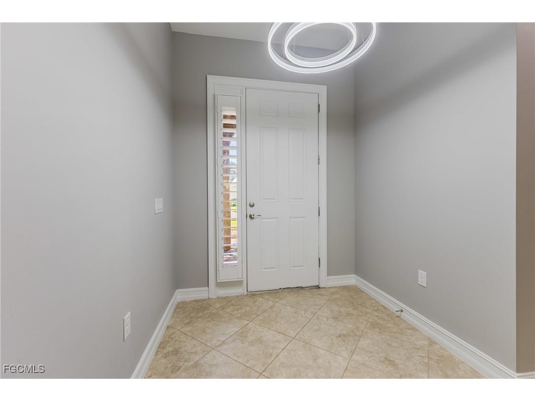 3149 Amadora Circle Cape Coral FL 33909 2025015958 image5