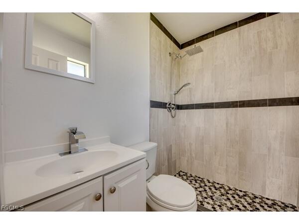 315 SE 22nd Terrace Cape Coral FL 33990 2026010360 image8