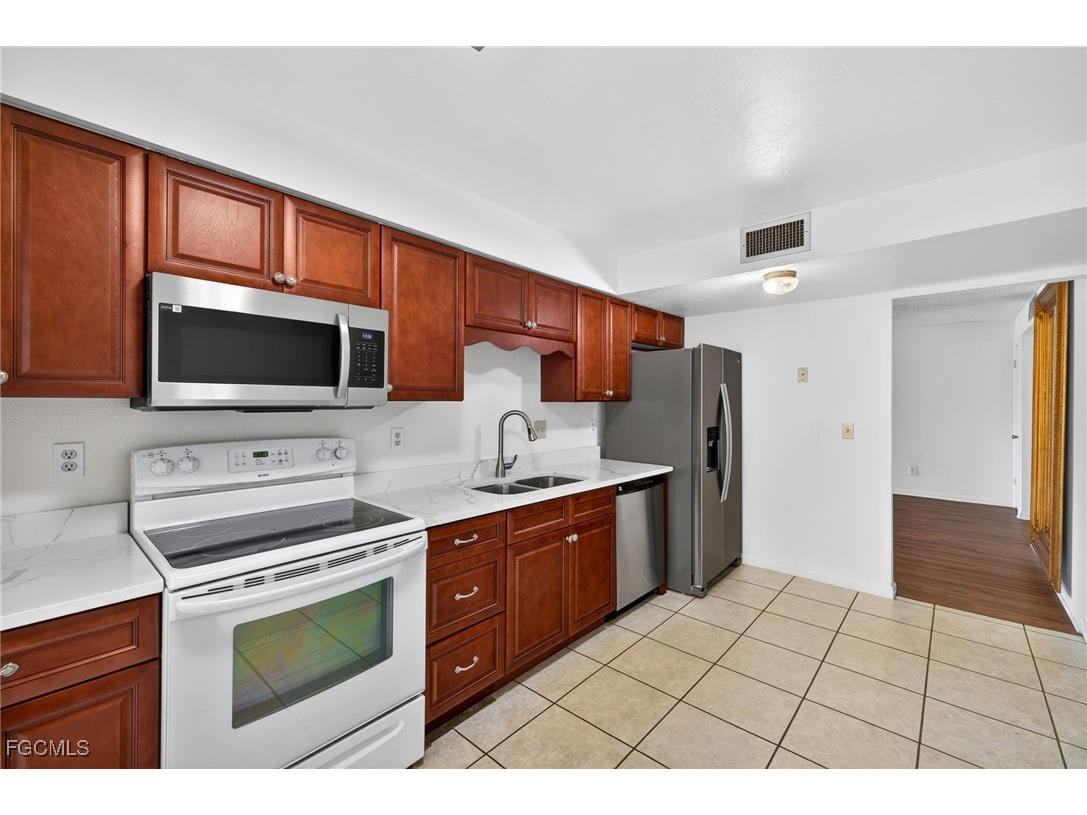 3150 Shorewood Lane #202 Fort Myers FL 33907 2026003117 image4