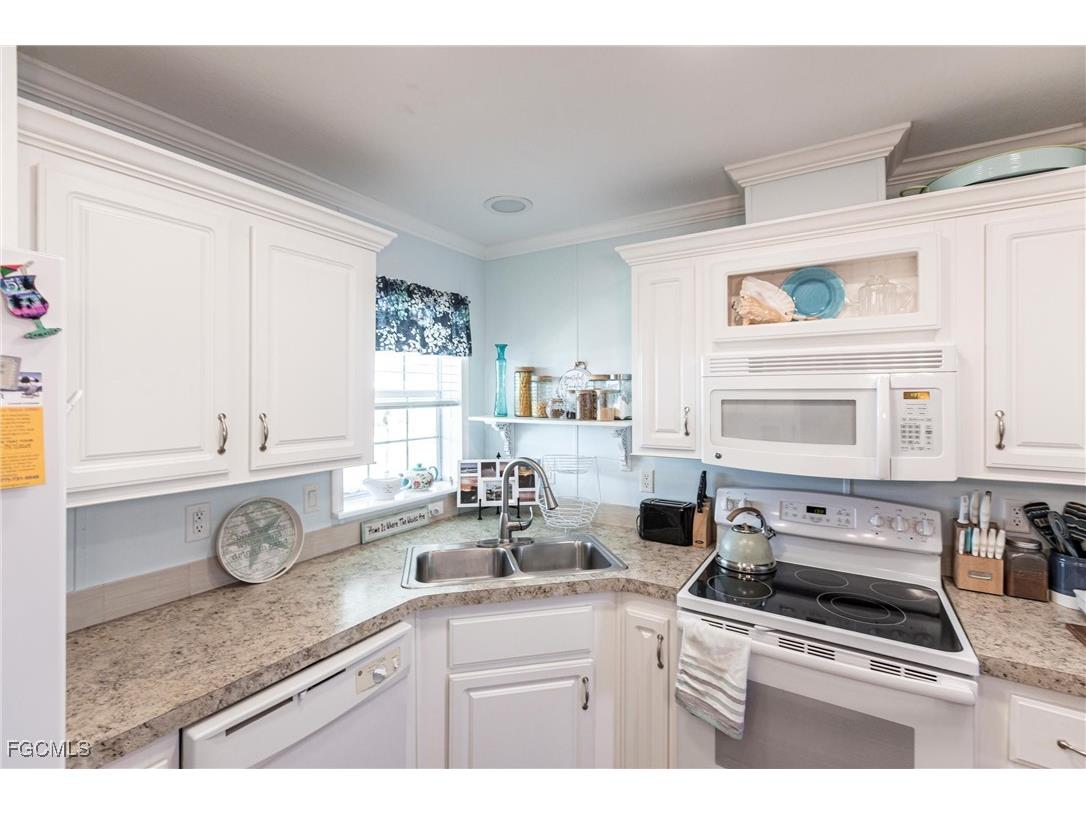 3152 Indian Village Lane North Fort Myers FL 33917 2025021716 image8