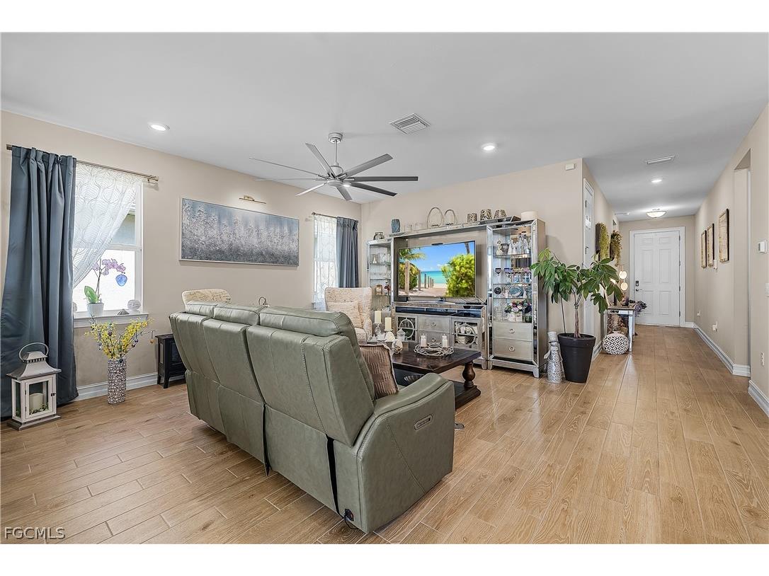 316 Spring Hill Lake Loop Cape Coral FL 33993 2026013034 image11