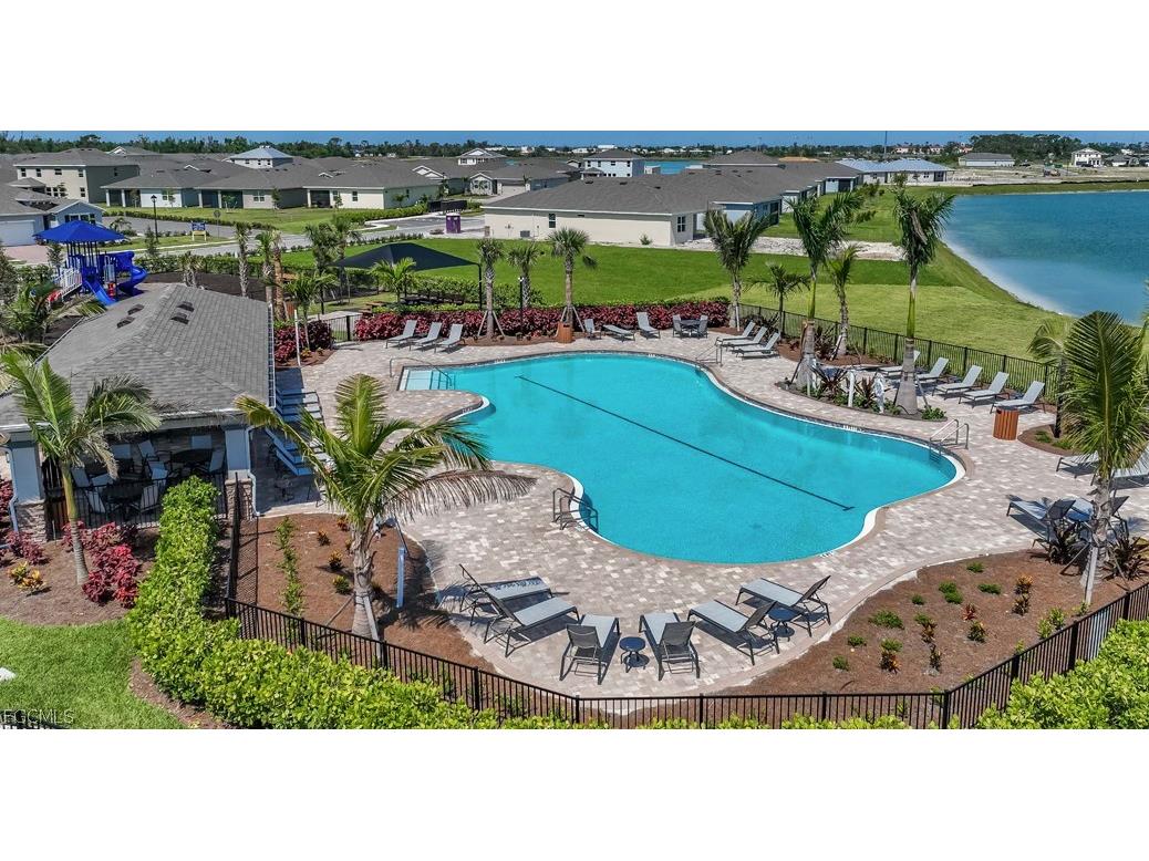 316 Spring Hill Lake Loop Cape Coral FL 33993 2026013034 image2