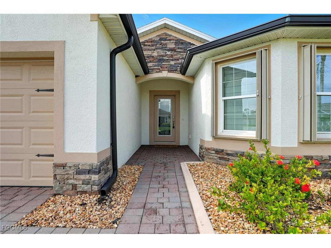 3164 Estancia Lane Cape Coral FL 33909 2025009899 image2