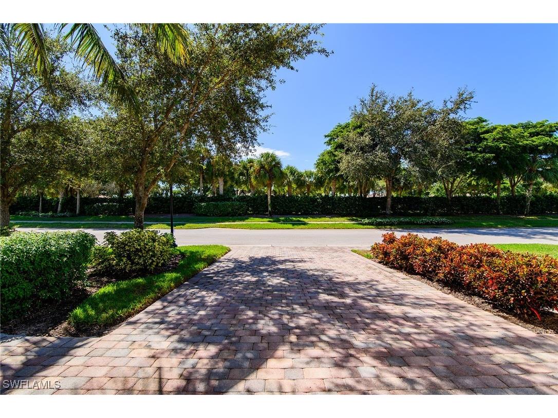 3165 Aviamar Circle #102 Naples FL 34114 225075081 image33
