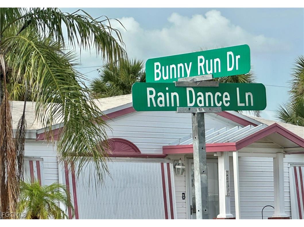 3165 Bunny Run Drive North Fort Myers FL 33917 2025007738 image46