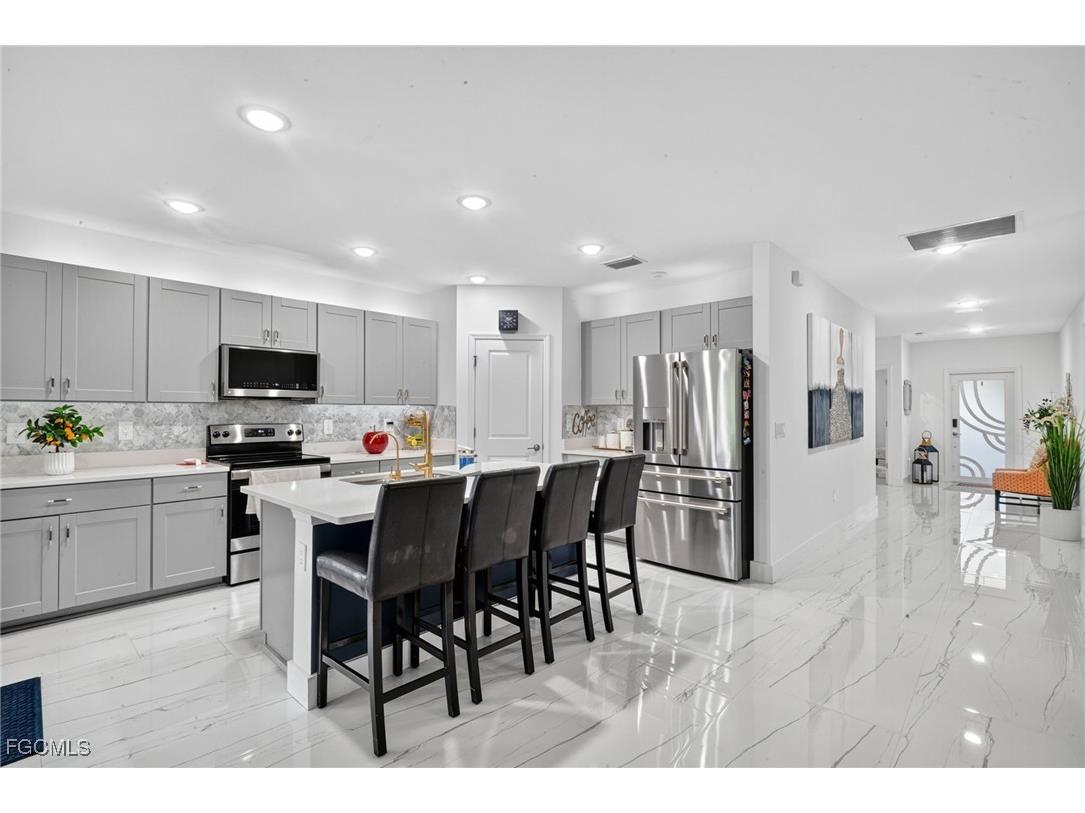 317 SW 26th Avenue Cape Coral FL 33991 2025012411 image11