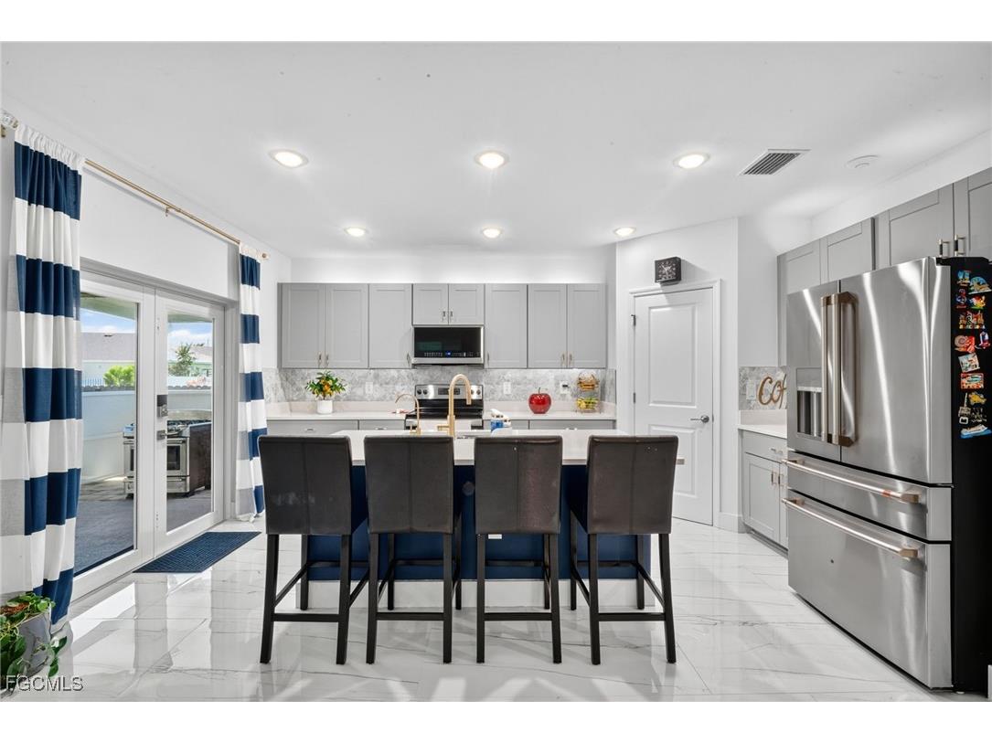 317 SW 26th Avenue Cape Coral FL 33991 2025012411 image12