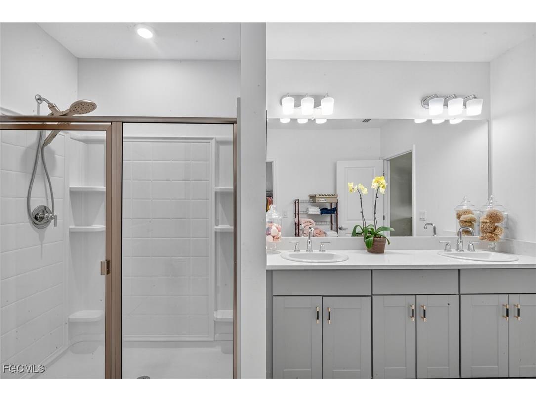 317 SW 26th Avenue Cape Coral FL 33991 2025012411 image22