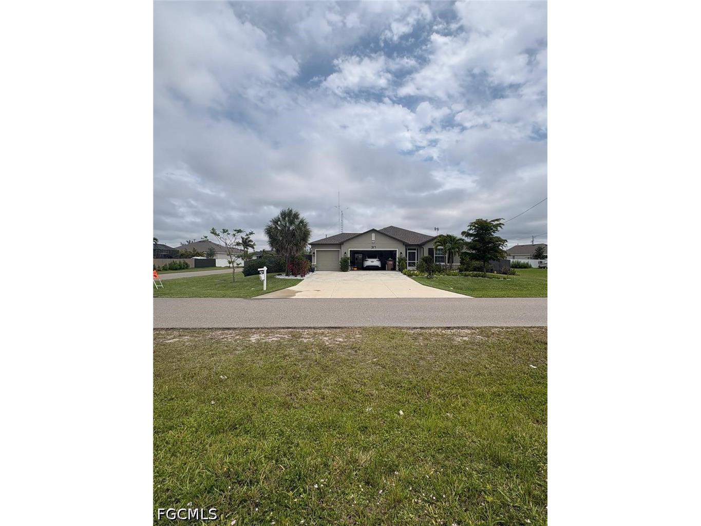 317 SW 26th Avenue Cape Coral FL 33991 2026020360 image1