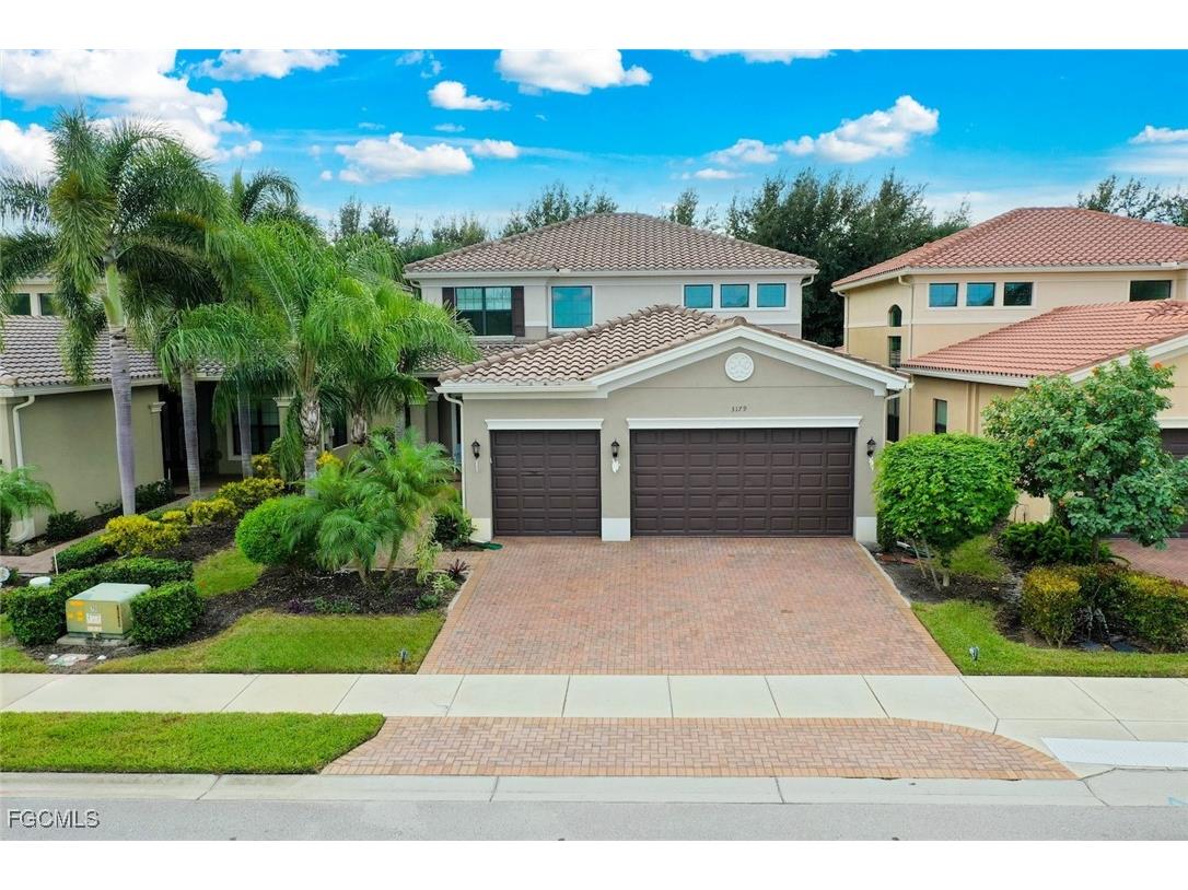 3179 Pacific Drive Naples FL 34119 2025016436 image1