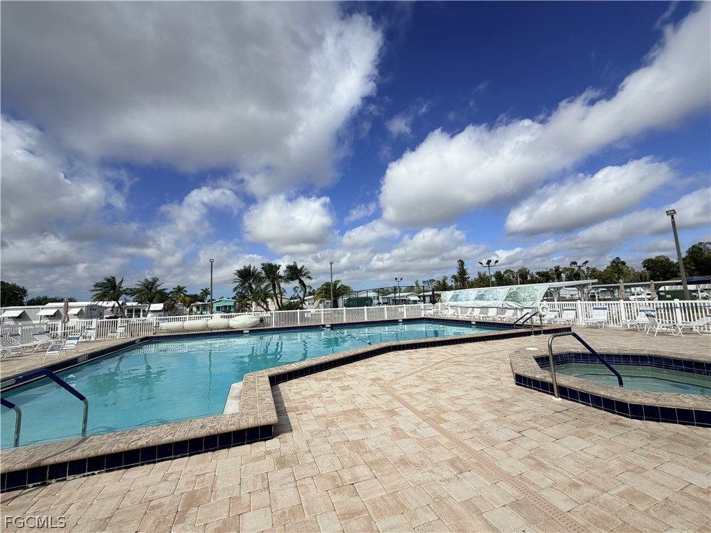 318 Fountain View Boulevard North Fort Myers FL 33903 2026003726 image1