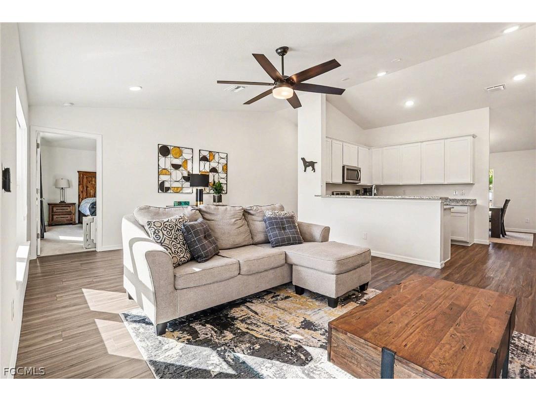 318 NW 4th Street Cape Coral FL 33993 2026007711 image5