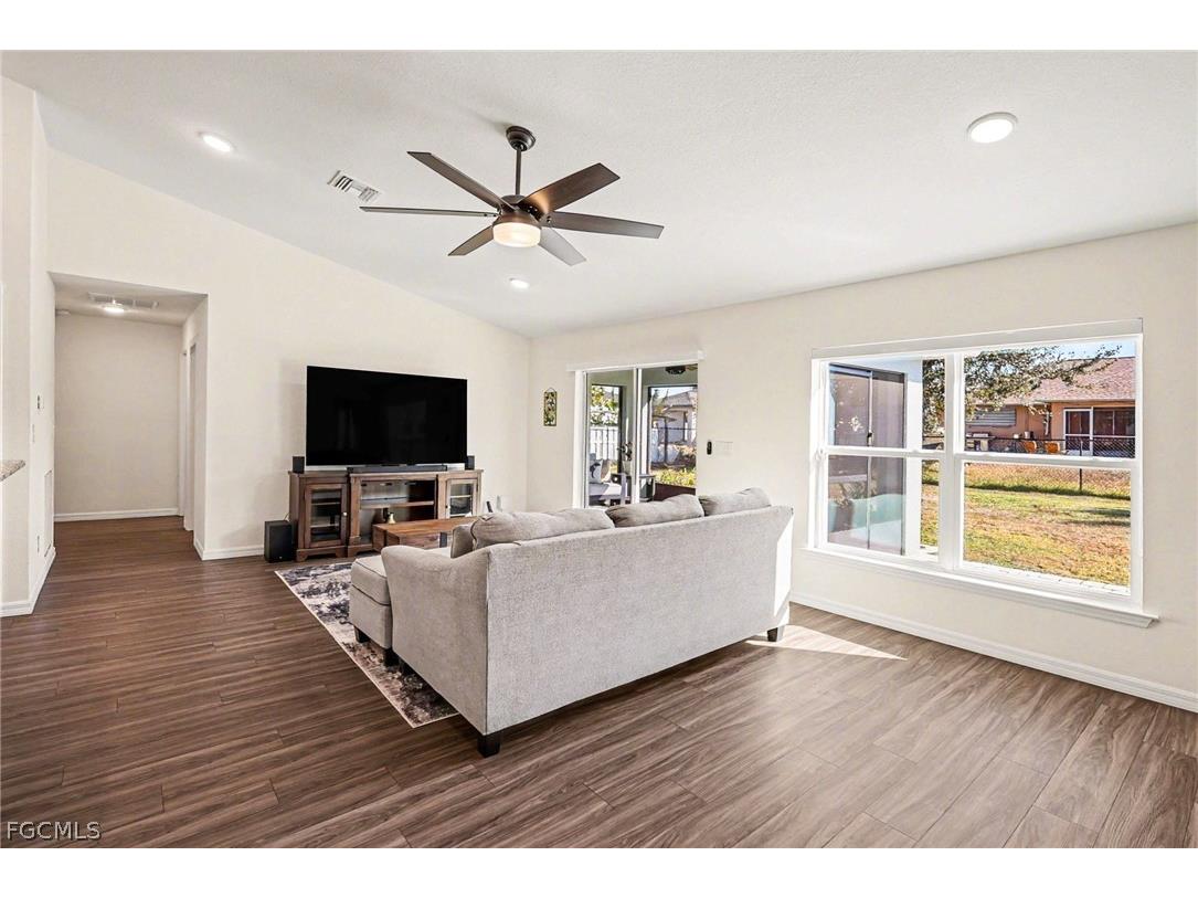 318 NW 4th Street Cape Coral FL 33993 2026007711 image7