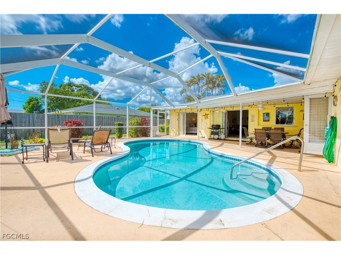 318 SE 33rd Terrace Cape Coral FL 33904 2026010922 image5