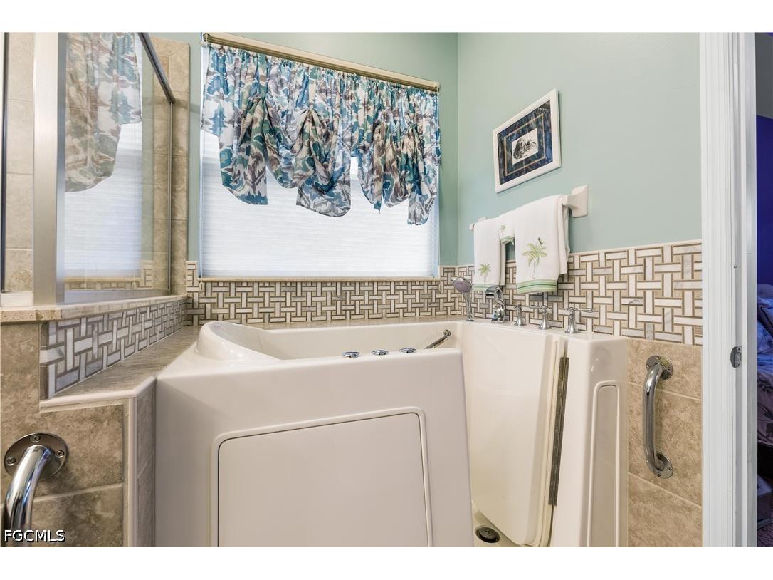 3188 Amadora Circle Cape Coral FL 33909 2026017887 image32