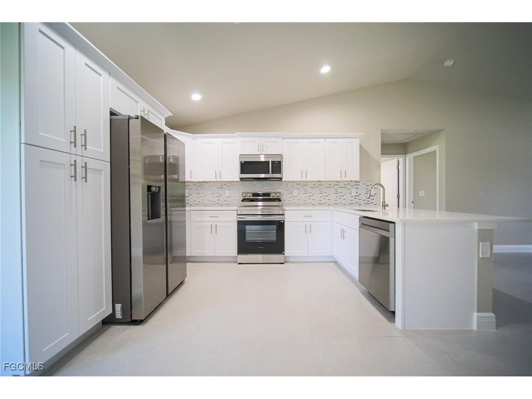 319 Hermosa Avenue Lehigh Acres FL 33974 2025025667 image2