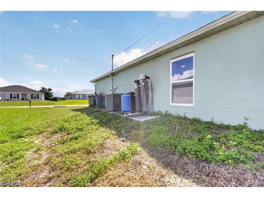 319 NE 23rd Street Cape Coral FL 33909 2026017741 image8