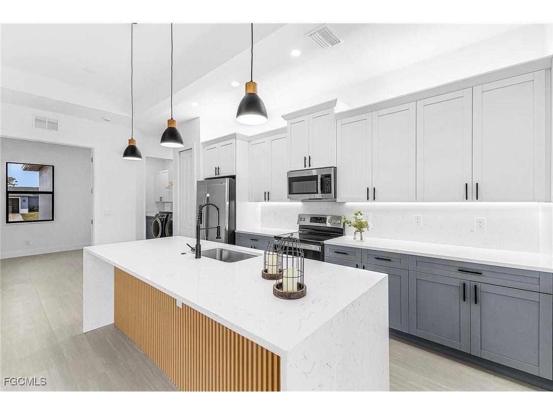 319 NW 14th Street Cape Coral FL 33993 2025019617 image10