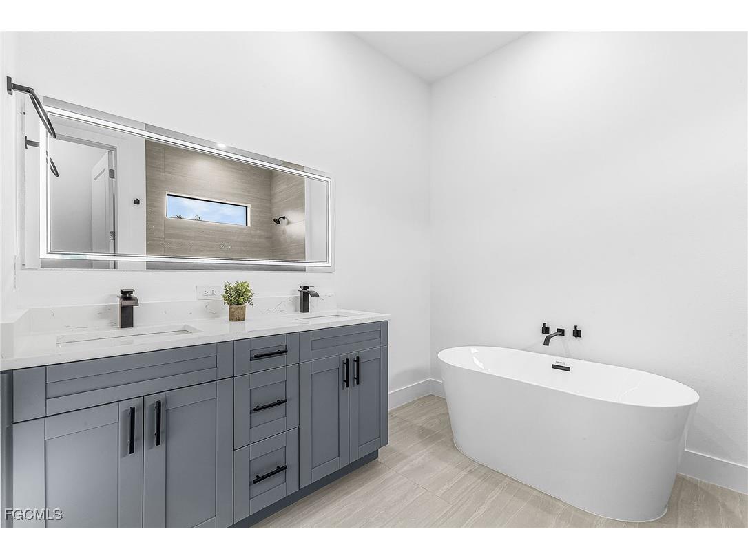 319 NW 14th Street Cape Coral FL 33993 2025019617 image19