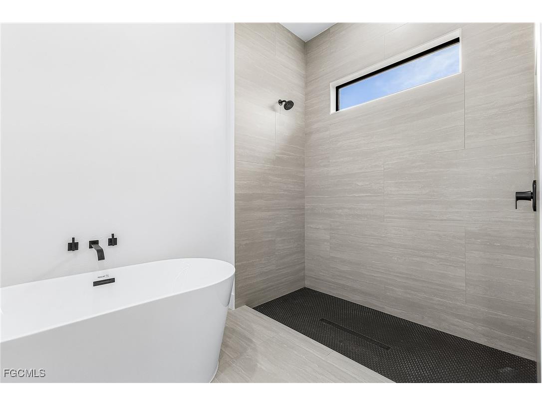 319 NW 14th Street Cape Coral FL 33993 2025019617 image20