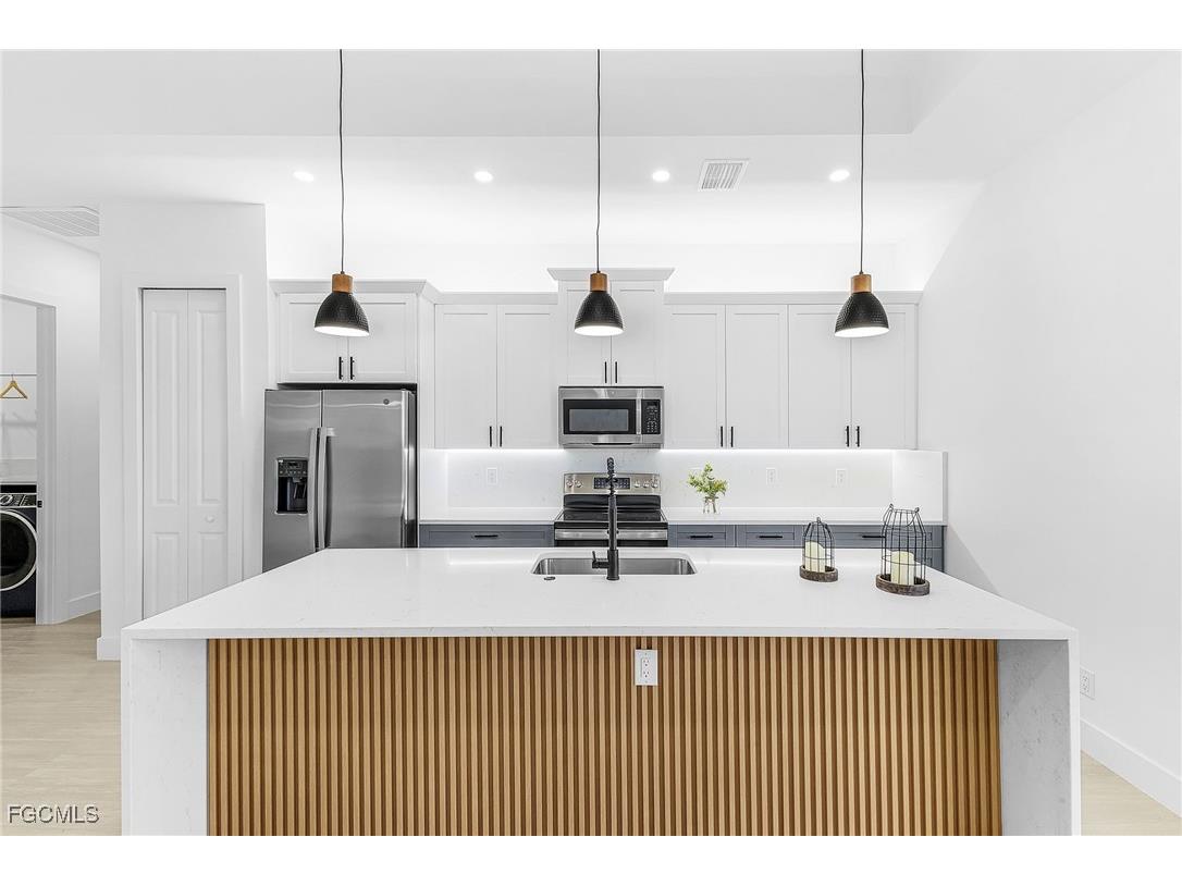 319 NW 14th Street Cape Coral FL 33993 2025019617 image8