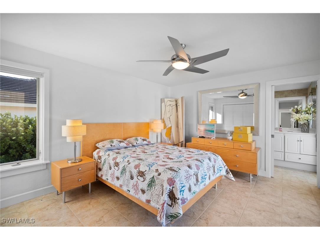 319 Pirates Bight Naples FL 34103 225083880 image17