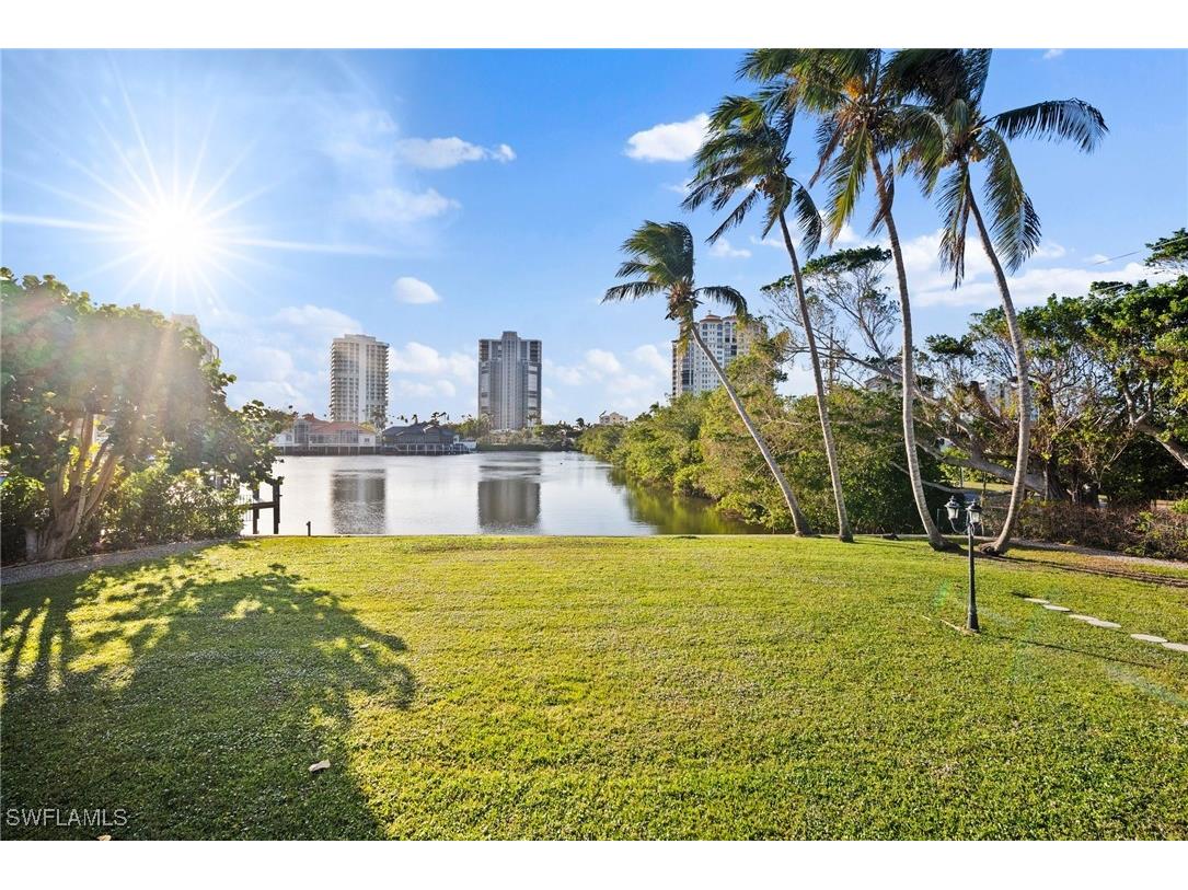 319 Pirates Bight Naples FL 34103 225083880 image24