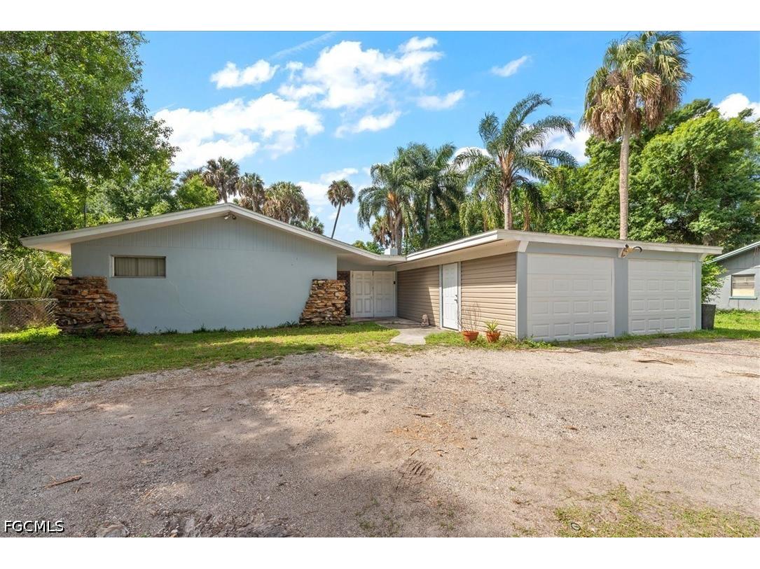 319 W Mariana Avenue North Fort Myers FL 33903 2026015988 image1