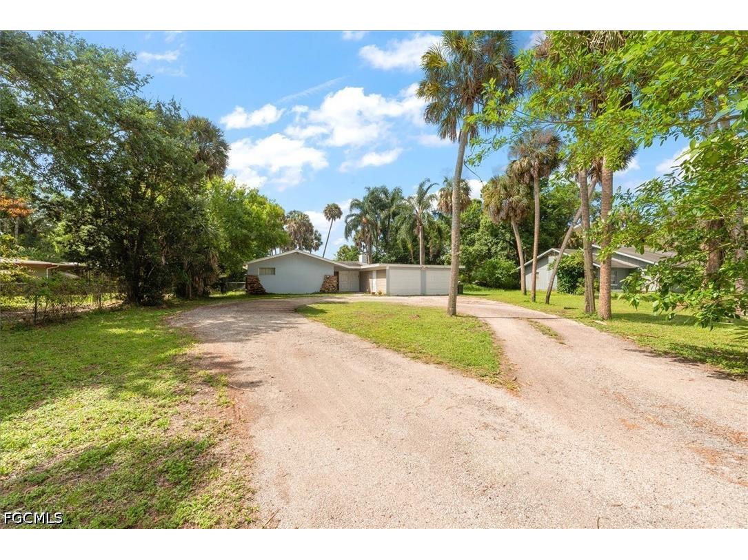319 W Mariana Avenue North Fort Myers FL 33903 2026015988 image3