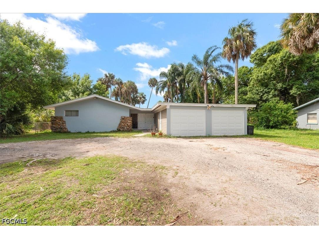 319 W Mariana Avenue North Fort Myers FL 33903 2026015988 image4
