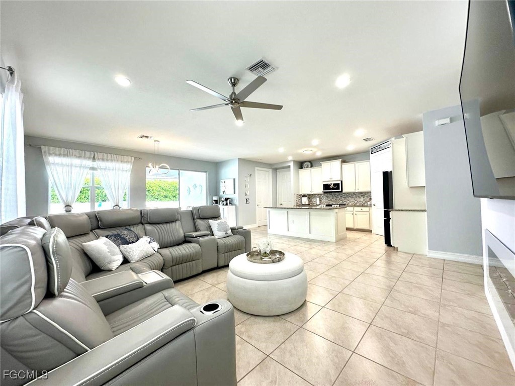 3193 Amadora Circle Cape Coral FL 33909 2025004892 image3