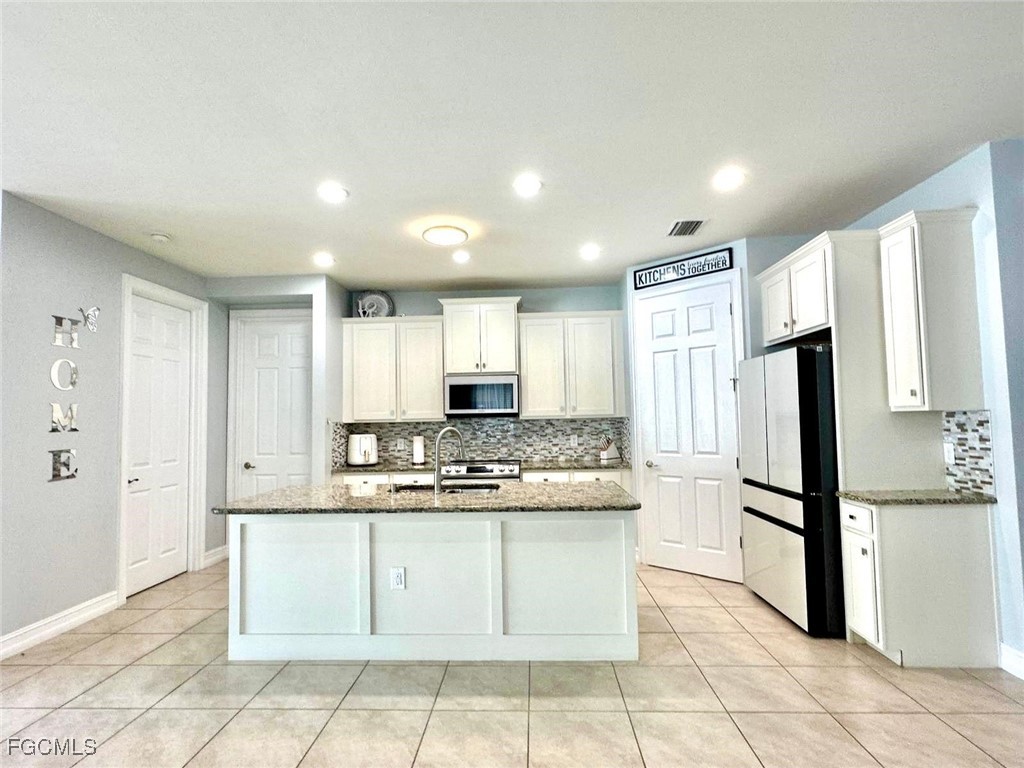 3193 Amadora Circle Cape Coral FL 33909 2025004892 image6