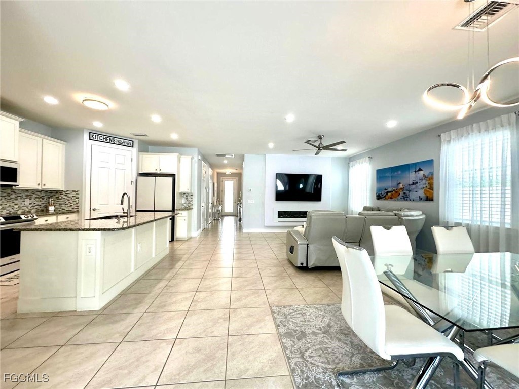 3193 Amadora Circle Cape Coral FL 33909 2025004892 image7