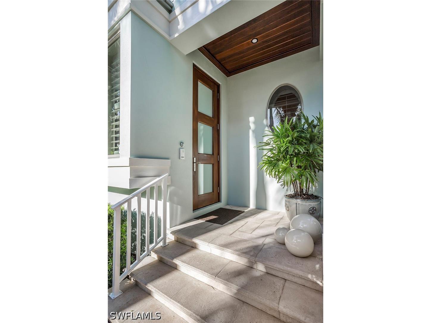 32 6th Street S Naples FL 34102 226022088 image3