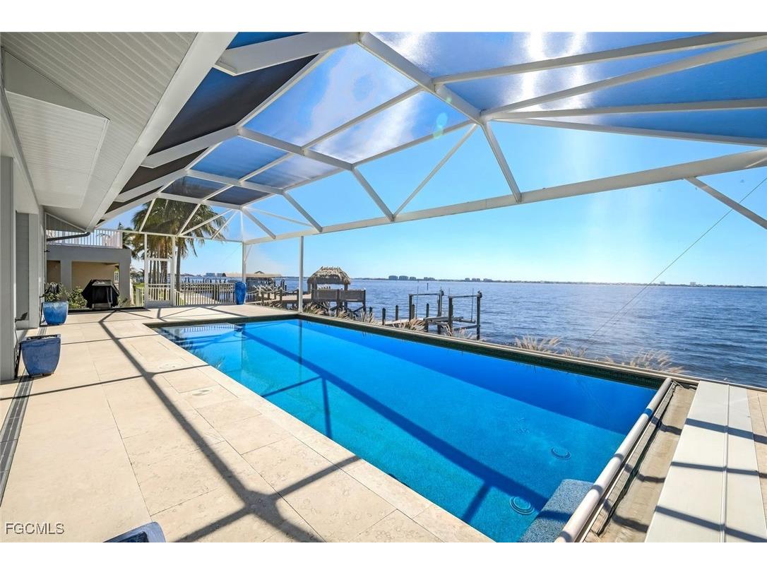 320 Bayshore Drive Cape Coral FL 33904 2026001261 image1