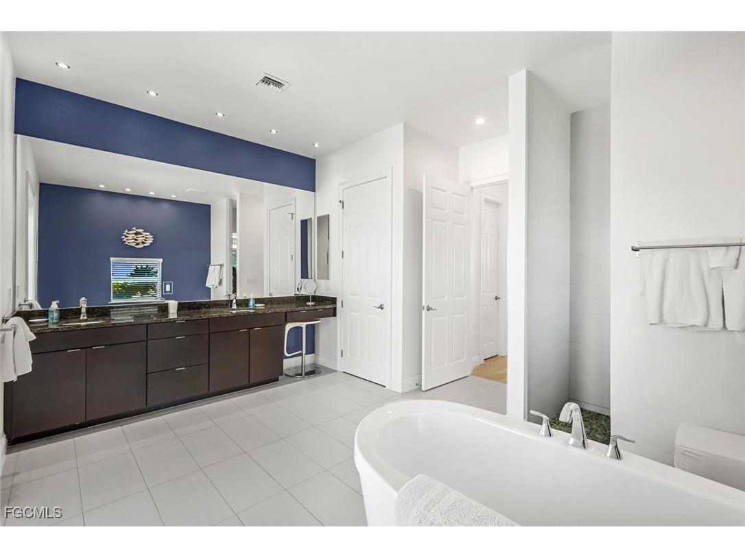 320 Bayshore Drive Cape Coral FL 33904 2026001261 image8