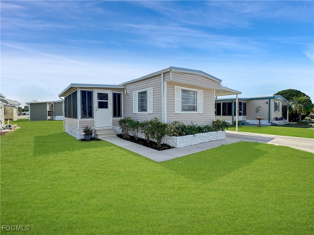 320 Domingo Drive Fort Myers FL 33905 2025024392 image1