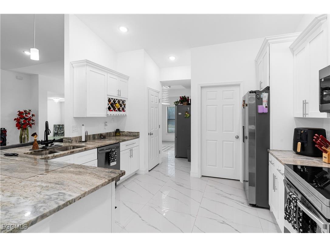 320 Lincoln Boulevard Lehigh Acres FL 33936 2025017993 image16