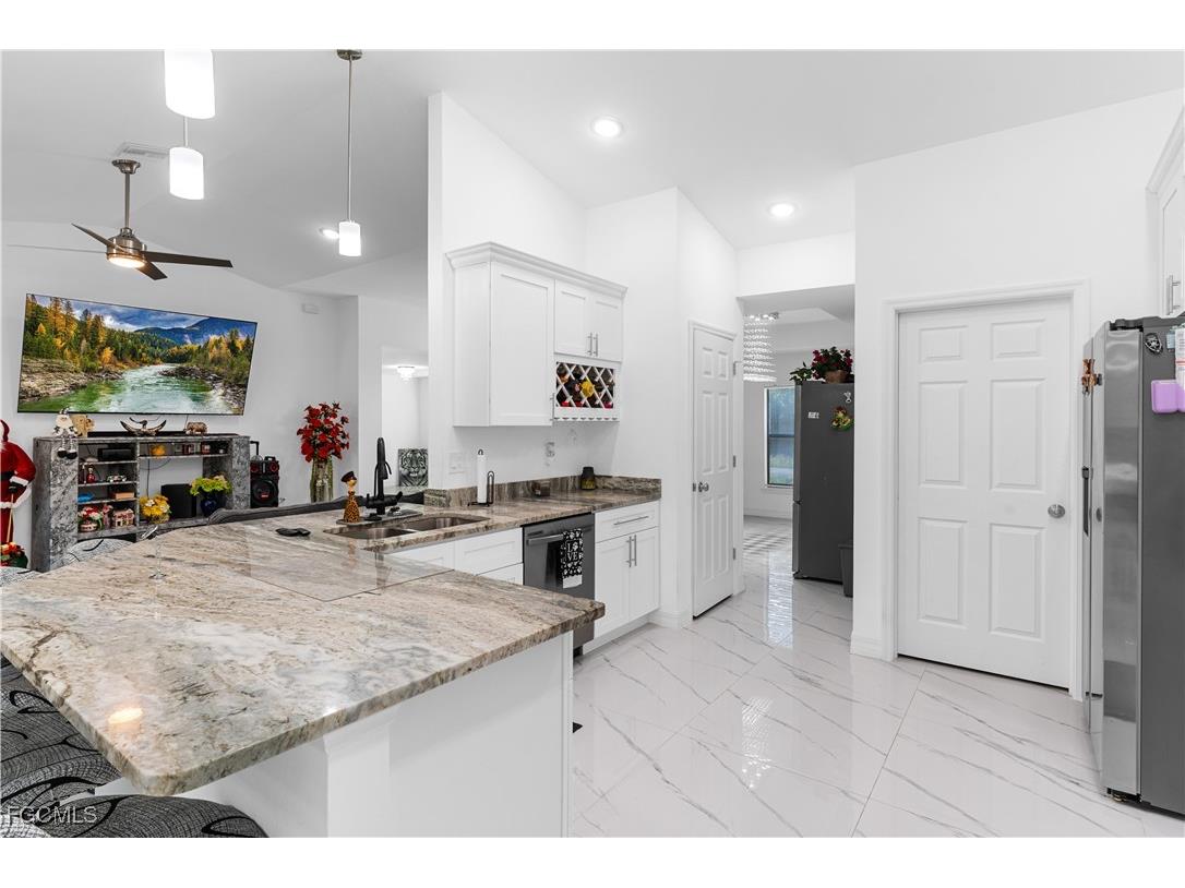 320 Lincoln Boulevard Lehigh Acres FL 33936 2025017993 image7