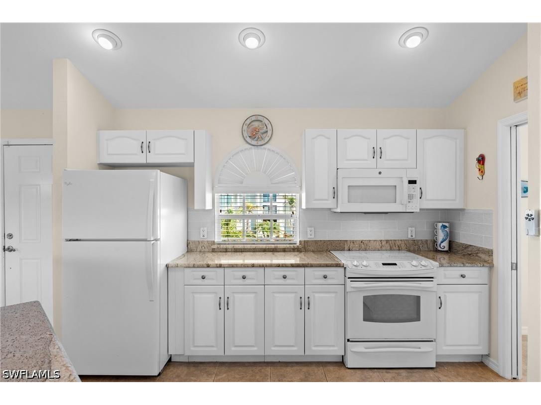 320 Madison Court Fort Myers Beach FL 33931 226022141 image12