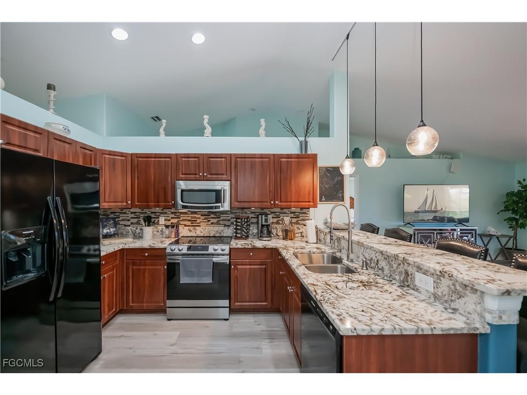 320 NW 13th Street Cape Coral FL 33993 2025002291 image28