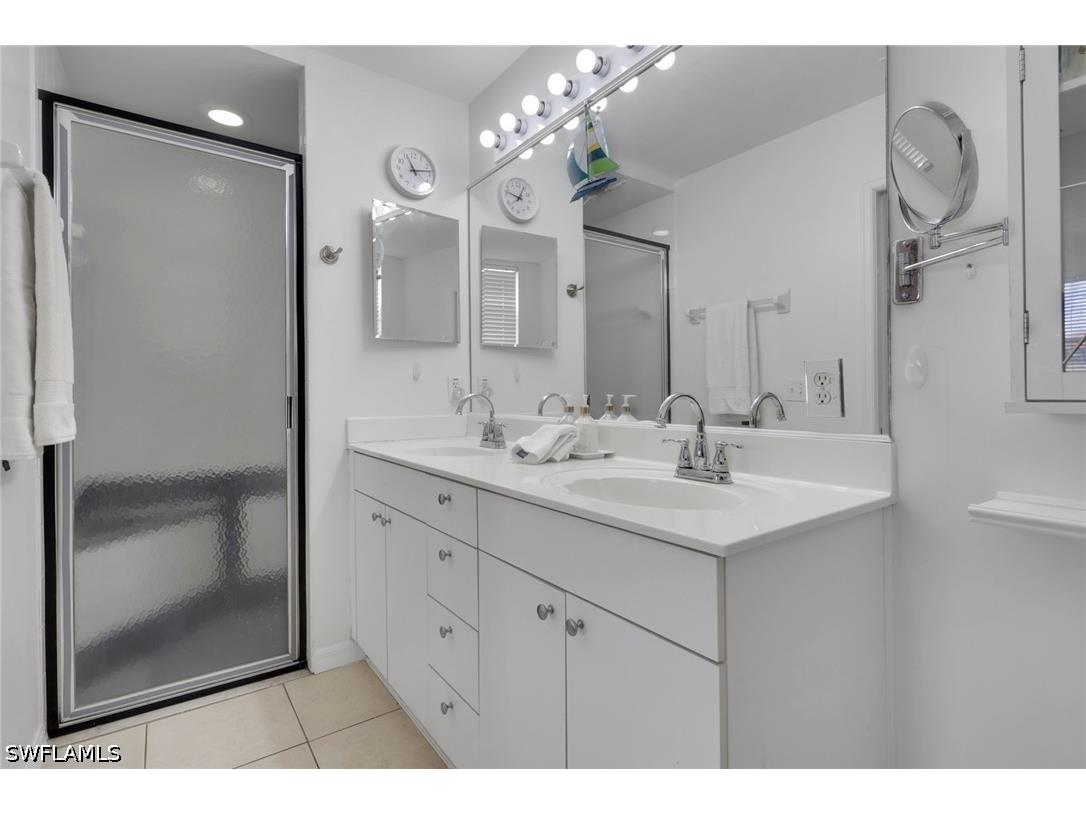 320 Robin Hood Circle #101 Naples FL 34104 226017273 image18