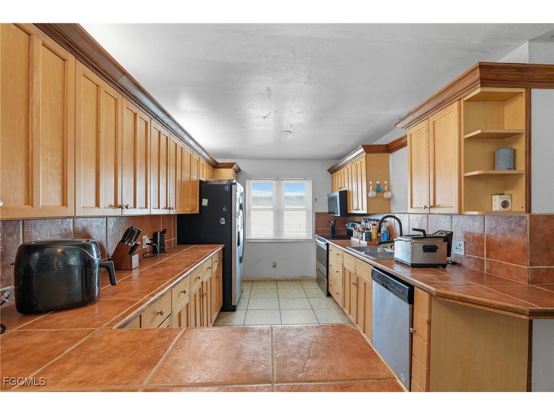 320 SE 17th Place Cape Coral FL 33990 2025010383 image15