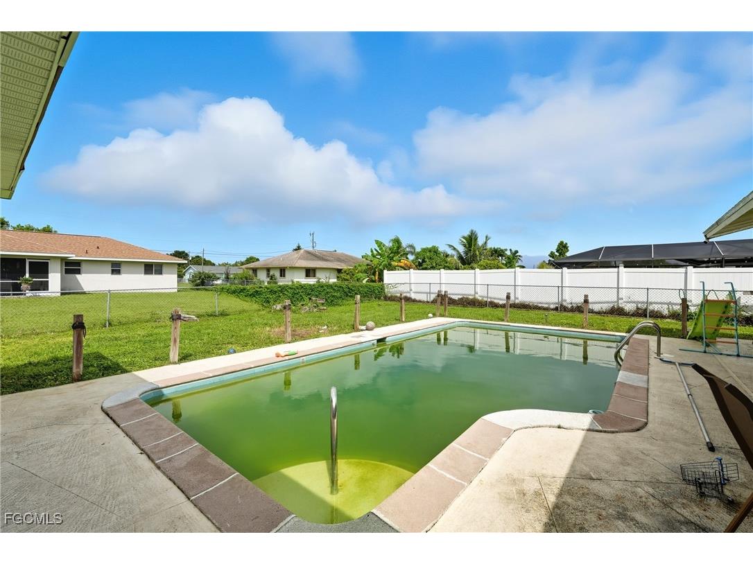 320 SE 17th Place Cape Coral FL 33990 2025010383 image19