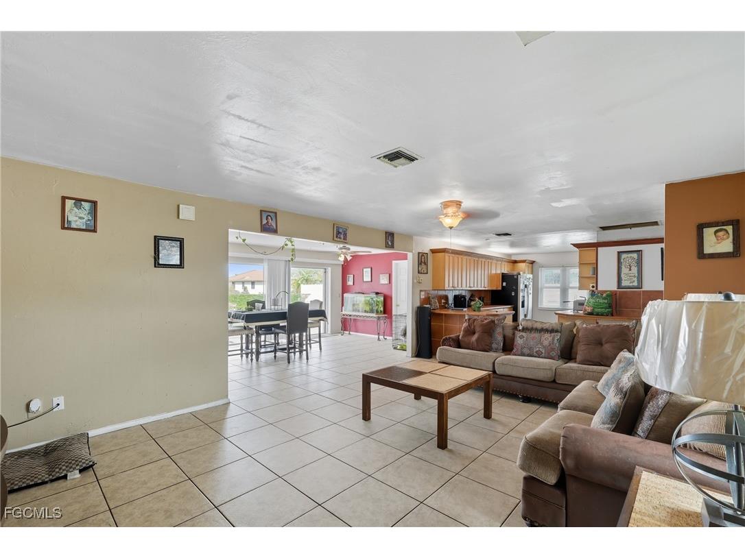 320 SE 17th Place Cape Coral FL 33990 2025010383 image3